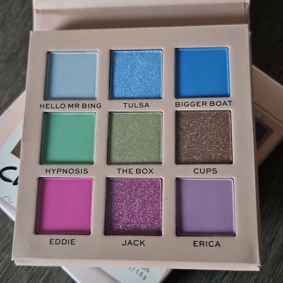 Revolution X Friends Chandler Eyeshadow Palette NEW IN BOX - Picture 7 of 10
